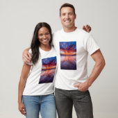 カリフォルニアの海上の赤い夕焼け Tシャツ (ユニセックス)