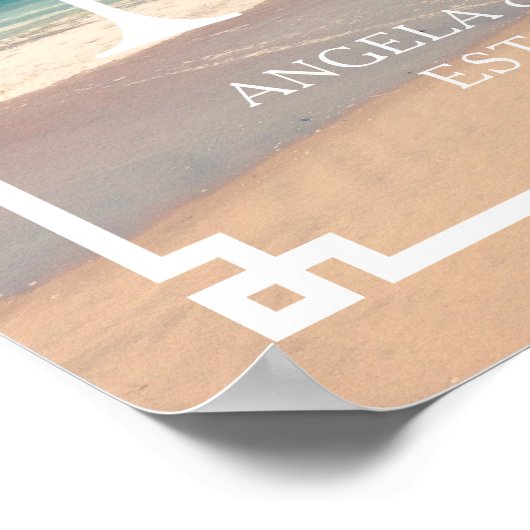 カリフォルニアの風景の美しいビーチでのフォトウェディングモノグラム ポスター (角)