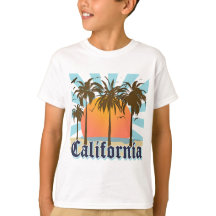 カリフォルニアは日没を浜に引き上げます