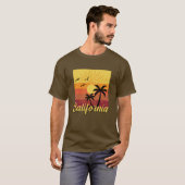 カリフォルニアデザイン – ベーシックDark Tシャツ (正面フル)