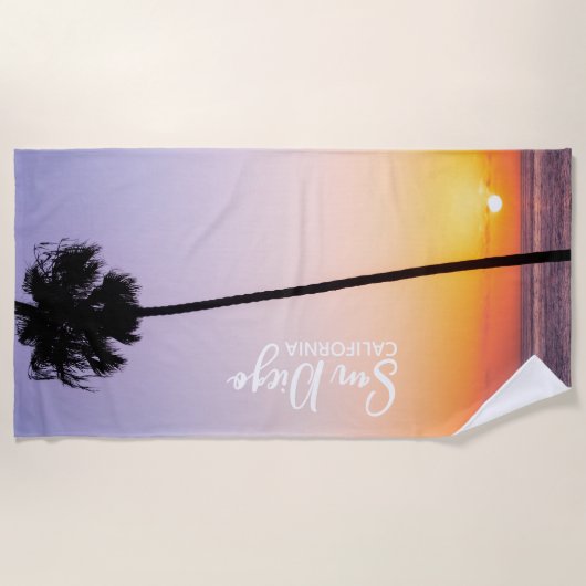 カリフォルニアパームツリービーチサンセットサンディエゴ ビーチタオル (正面)