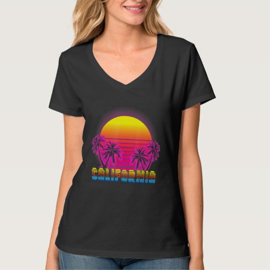 カリフォルニアビーチライフエレクトロレトロサンセットラブカ Tシャツ (正面)