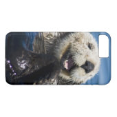 カリフォルニアラッコ (Enhydra lutris) 毛づくろい Case-Mate iPhoneケース (裏面(横))