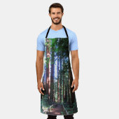 カリフォルニアレッドウッドトレイルオールオーバープリントエプロン エプロン (着用した状態)