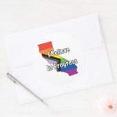 カリフォルニア信じプライド – 進行中フラグ ラウンドシール (封筒)