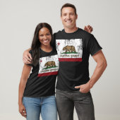カリフォルニア共和国の旗の動揺してな一見 Tシャツ (ユニセックス)