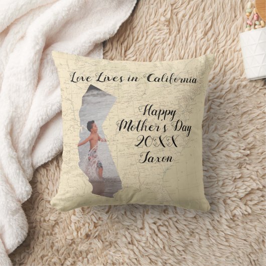 カリフォルニア州に住む愛の住む地の地図州の形をした写真 クッション (ブランケット)