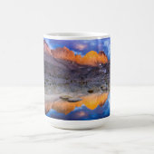 カリフォルニア州の山の反射 コーヒーマグカップ (中央)