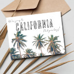 カリフォルニア州の目的地の結婚式の日付を保存 ポストカード<br><div class="desc">このカリフォルニアの目的地の結婚式を保存ハガキは、永遠の愛への旅に参加する愛する人々を招くパームの木のデザインを特徴鮮やかとし、ゴールデン州の魅力の本質を捉える。葉書の正面にはヤシの木のデザインスタイリッシュが飾られ、カリフォルニアと同義の風情と日当たりの良い雰囲気を醸し出している。デザインは、西海岸でゲストを待っている美しいと興奮の視覚的な約束である。ポストカードを裏返しに回しパーソナライズされたて、あなたの詳細を明結婚らかにする。あなたのウェブサイトのためのQRコードオプションを含めることによって保存の日付の経結婚験を高める。このモダンtouchにより、ゲストは簡単に追加の詳細にアクセスし、お祝いに関連するすべての項目を更新し続けることができる。</div>