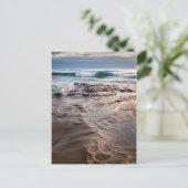 カリフォルニア州カリフォルニア州ビーチで波打ち ポストカード (スタンド正面)