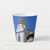 カリフォルニア州サンシメオンのハースト城 カフェラテマグ (正面)