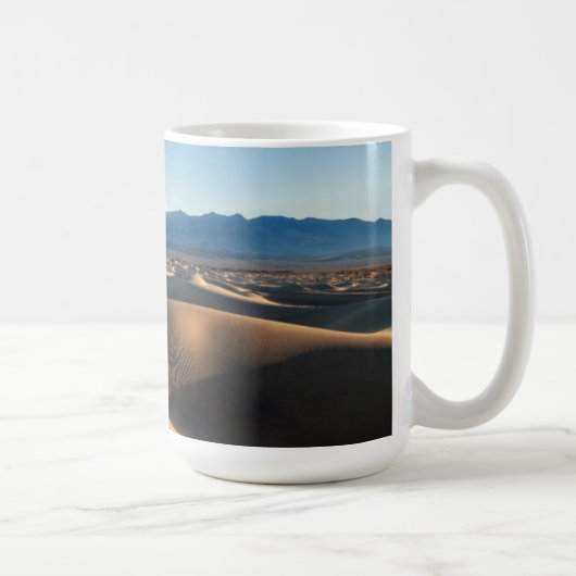 カリフォルニア州デスバレーにある砂丘 コーヒーマグカップ (右)