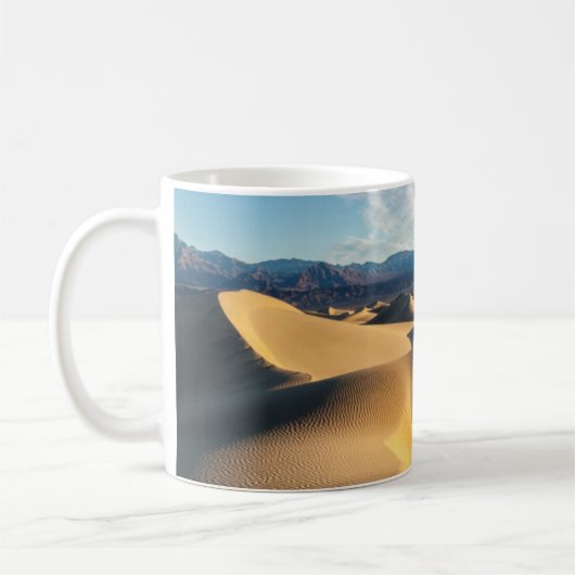 カリフォルニア州デスバレーにある砂丘 コーヒーマグカップ (左)