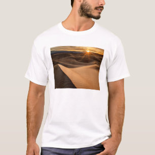 カリフォルニア州デスバレーのゴールデンサンドデューン Tシャツ