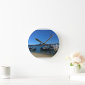 カリフォルニア州ニューポートビーチ、バルボア島からの眺め ラウンド壁時計 (ホーム)