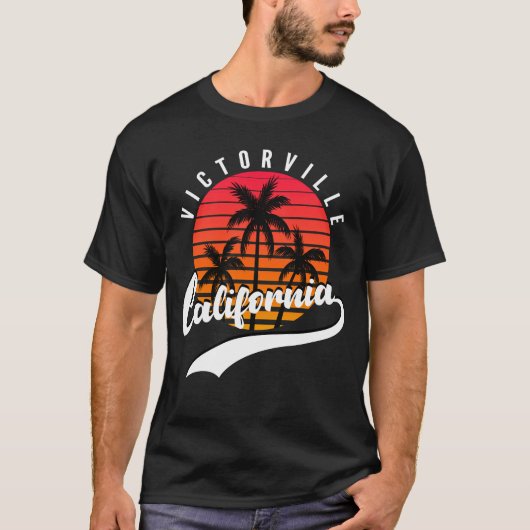 カリフォルニア州ビクトルビルレトロサンセットメンズTシャツ Tシャツ (正面)