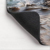 カリフォルニア州ビーチでの波の砕波 マウスパッド (コーナー)