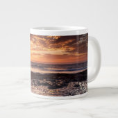 カリフォルニア州ビーチの夕日 ジャンボコーヒーマグカップ (正面右)