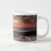カリフォルニア州ビーチの夕日 ジャンボコーヒーマグカップ (右)