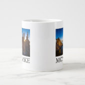 カリフォルニア州モノ湖のサンライズ ジャンボコーヒーマグカップ (正面)