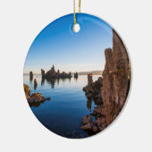 カリフォルニア州モノ湖のサンライズ セラミックオーナメント (左)