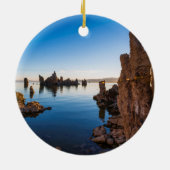 カリフォルニア州モノ湖のサンライズ セラミックオーナメント (裏面)