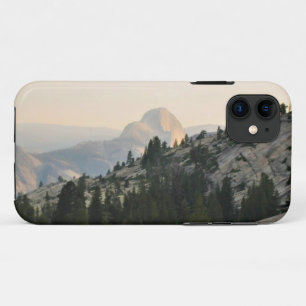 カリフォルニア州ヨセミテのオルムステッドポイントからハーフドーム iPhone 11 ケース