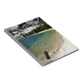 カリフォルニア州ヨセミテのテナヤ湖の海岸 ノートブック (右側)
