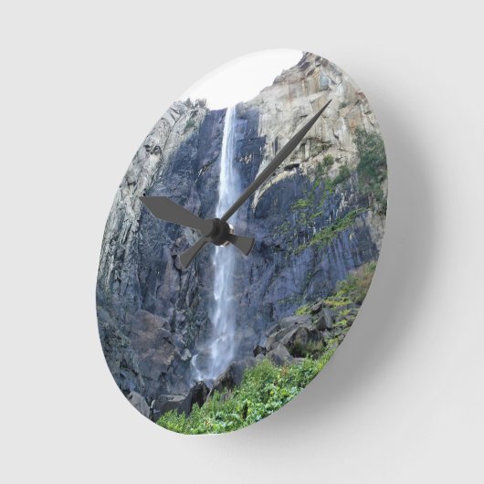 カリフォルニア州ヨセミテ国立公園ブリダルヴェール滝 ラウンド壁時計 (傾斜)