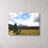 カリフォルニア州ヨセミテ州トゥオルムネメドウズのカテドラルピーク キャンバスプリント (正面)