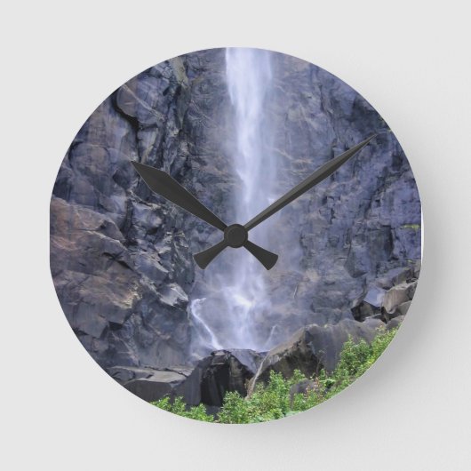 カリフォルニア州ヨセミテ、ブリドル滝ズの底部 ラウンド壁時計 (正面)
