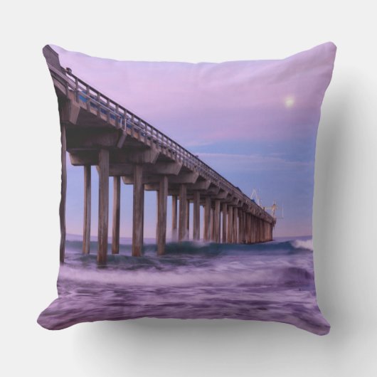 カリフォルニア州埠頭上の紫の夜明け クッション (正面)