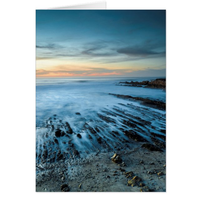 カリフォルニア州夕暮れの青い海の岬 (正面)