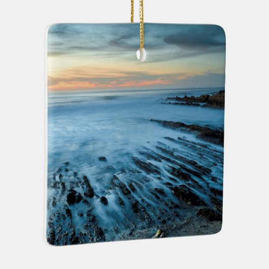 カリフォルニア州夕暮れの青い海の岬 セラミックオーナメント (右)