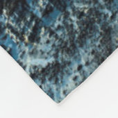 カリフォルニア州夕暮れの青い海の岬 フリースブランケット (角)