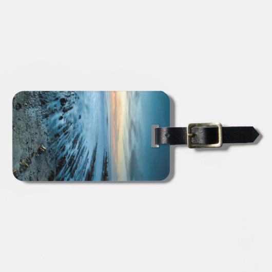 カリフォルニア州夕暮れの青い海の岬 ラゲッジタグ (正面横)