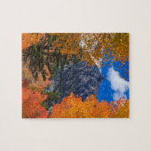 カリフォルニア州秋の葉に囲まれた山 ジグソーパズル (横)