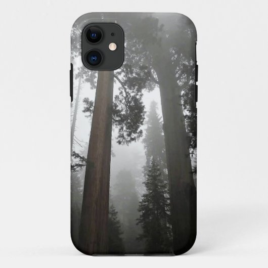 カリフォルニア州霧の中の巨大なセコイアの木 Case-Mate iPhoneケース (裏面)