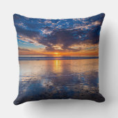 カリフォルニア州、劇的な海の海、日没 クッション (裏面)