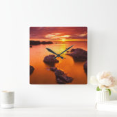 カリフォルニア州、夕焼けのオレンジの海の岬 スクエア壁時計 (ホーム)