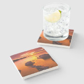 カリフォルニア州、夕焼けのオレンジの海の岬 ストーンコースター (横)