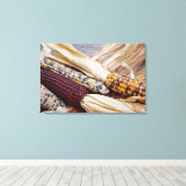 カリフォルニア州.秋ハーベストカラフルインディアンコーン キャンバスプリント (インサイチュ (ウッドフロア))