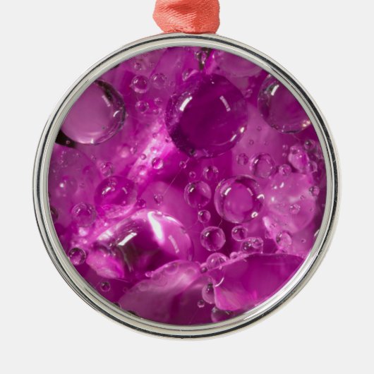 カリフォルニア州、花に水滴 メタルオーナメント (正面)