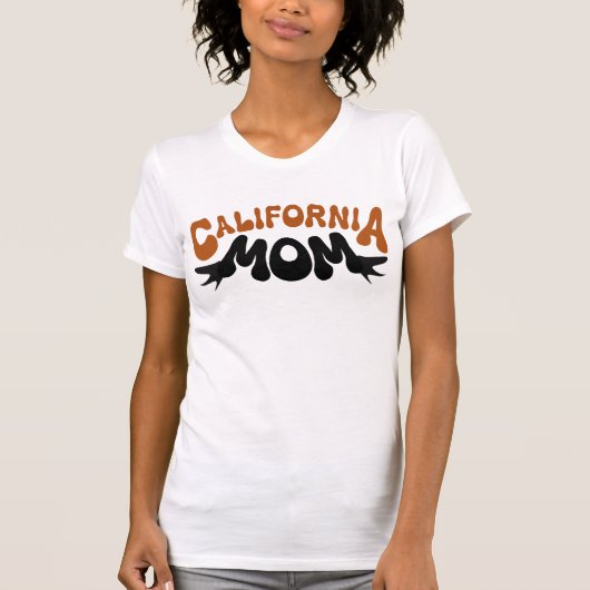カリフォルニア州Momタイプロゴバッジ火災 Tシャツ (正面)