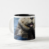 カリフォルニア海オッタEnhydra lutris)の森 ツートーンマグカップ (正面左)