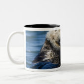 カリフォルニア海オッタEnhydra lutris)の森 ツートーンマグカップ (左)