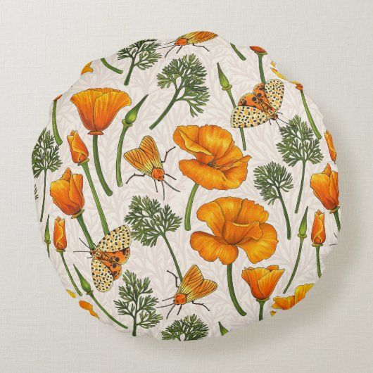 カリフォルニア産のケシと蛾が白い上に2 ラウンドクッション (裏面)