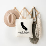 カリフォルニア結婚の歓迎 トートバッグ<br><div class="desc">バッグに軽食結婚と菓子でいっぱいの州と共に街のゲストを歓迎パーソナライズされた、あなたは結婚すると新郎新婦の名前と日付結婚。クリックカスタマイズ州マップ上の都市または場所を表示するためにハートを移動する。色に合違うう州やカスタムの色が必要結婚か？無料連絡カスタマイズを注文する前に私！</div>