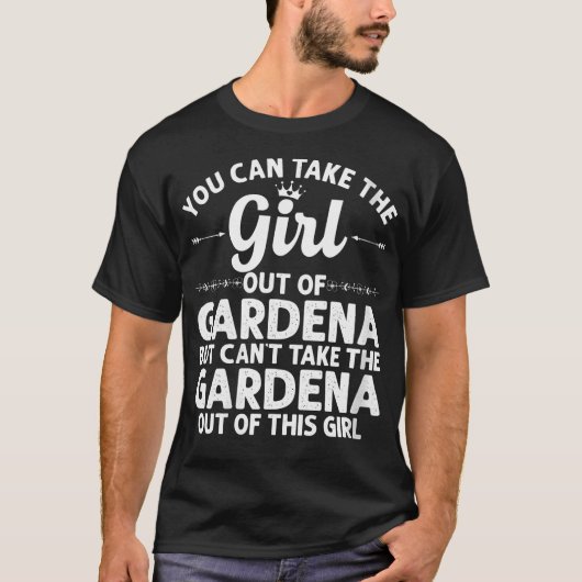 カリフォルニア ガルデナ出身女性 ギフト 楽しい Tシャツ (正面)