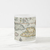 カリブのののヴィンテージの地図(1594年) フロストグラスマグカップ (中央)